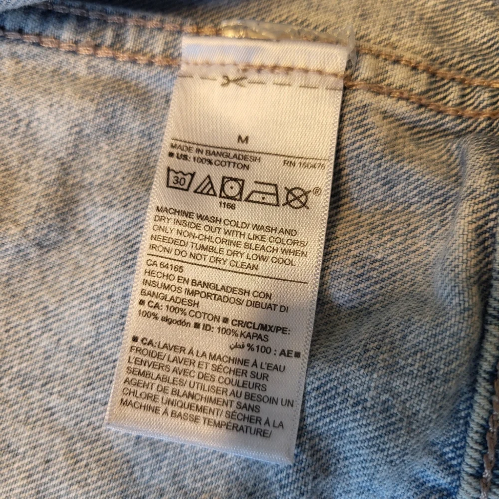 Old Navy Women's Size Medium Light Wash Button Up Distressed Denim Jean Jacket